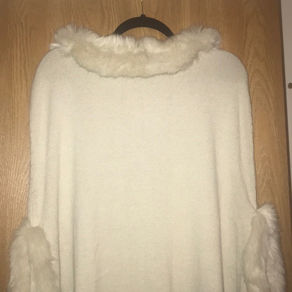 Gaby & Eden cream poncho...size L/XL - Picture 2 of 3